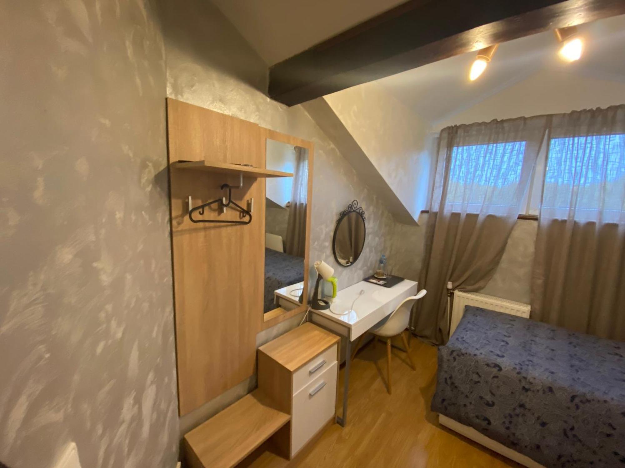Hostel Homies Inn Celiny  Ngoại thất bức ảnh