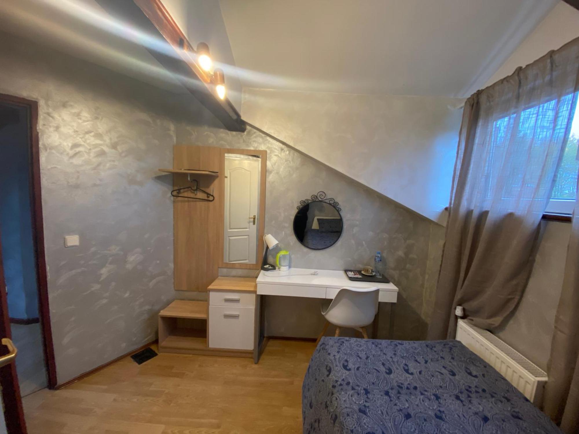 Hostel Homies Inn Celiny  Ngoại thất bức ảnh