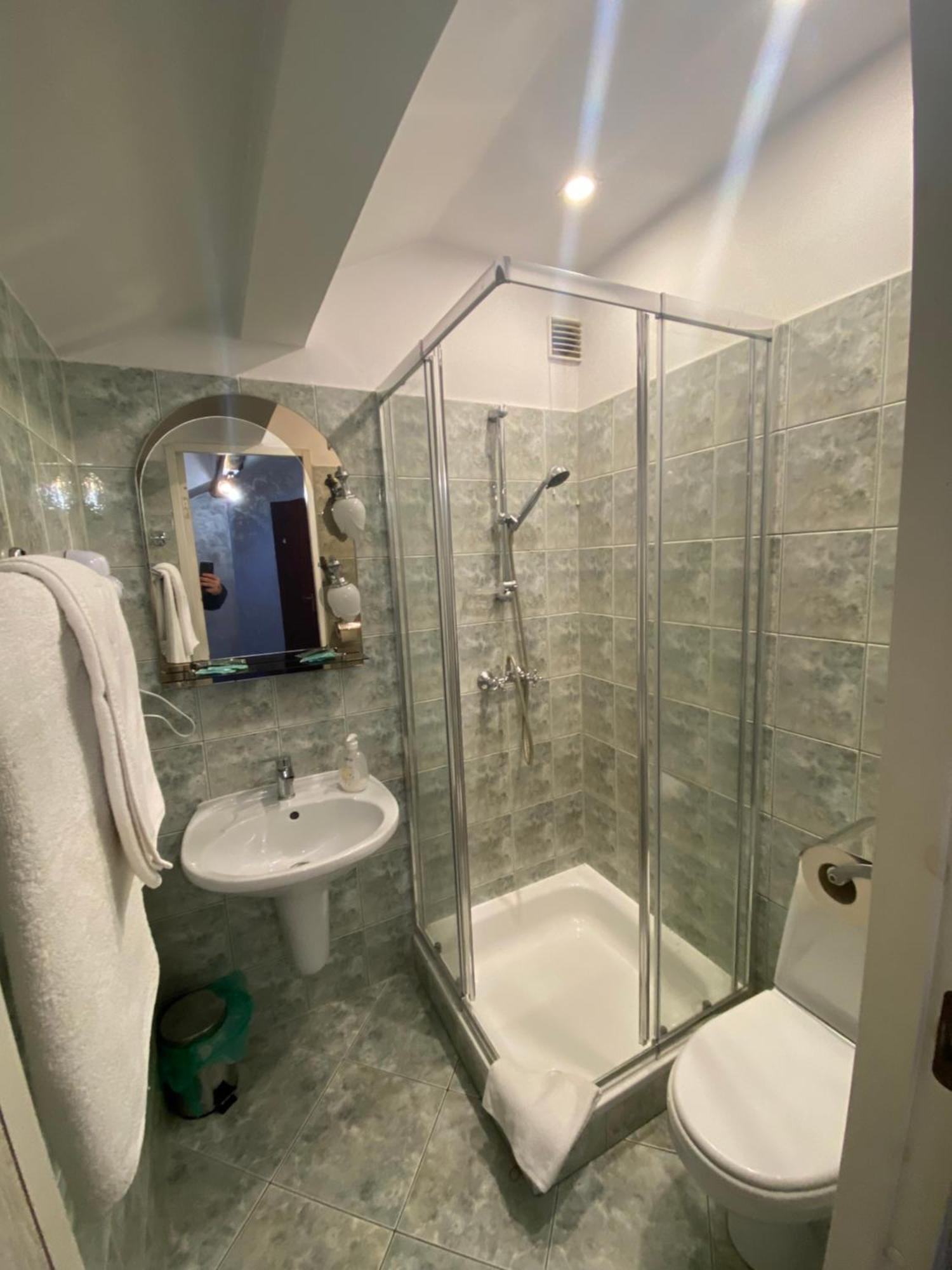 Hostel Homies Inn Celiny  Ngoại thất bức ảnh